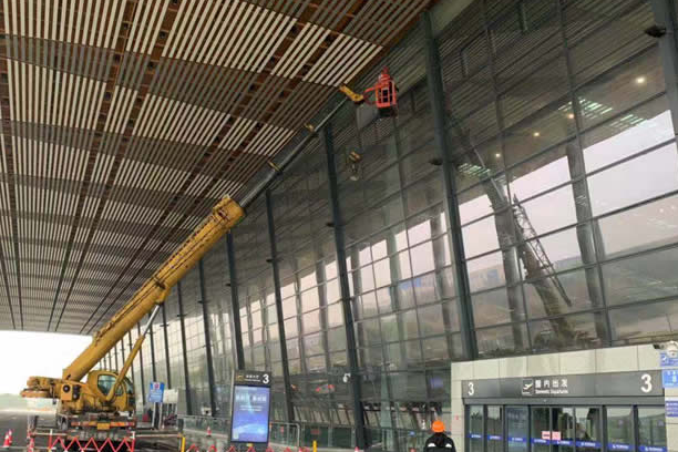 荆州玻璃幕墙维护和保养